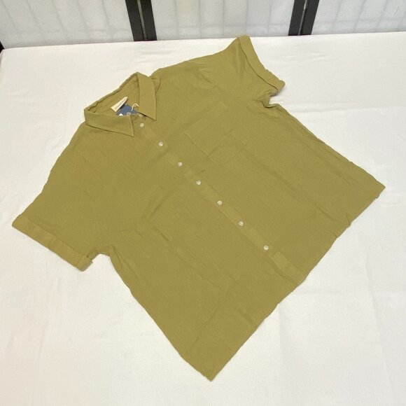 Universal Thread Short Cuff Sleeve Collared Button Front Light Shirt Olive NWT - Picture 6 of 9